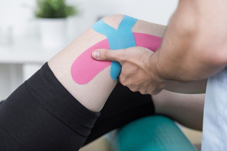 Kinesiology Taping a Taping sztywny - różnice, zastosowanie, działanie 